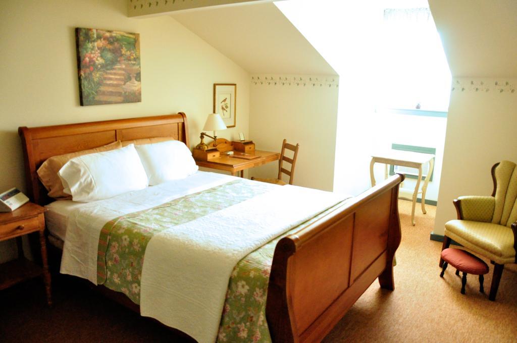 Captain Stannard House Bed And Breakfast Country Inn Westbrook Habitación foto